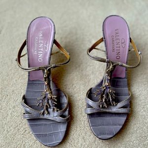 Valentino Garavani Heels with enamel and crystal coral design detail - Size 38